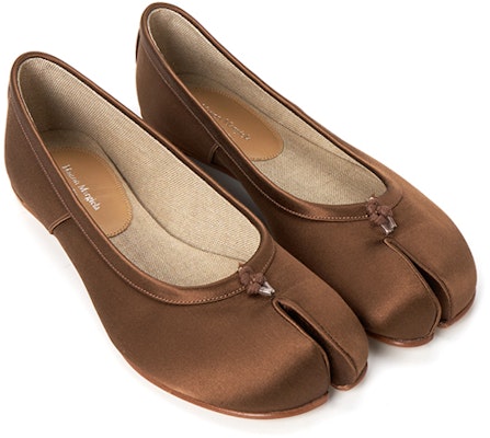 (W) Maison Margiela Tabi 'Satin Split-Toe Flat Coklat' S58WZ0117P5125T2256 Lookbook (W) Maison Margiela Tabi 'Satin Split-Toe Flat Coklat' S58WZ0117P5125T2256