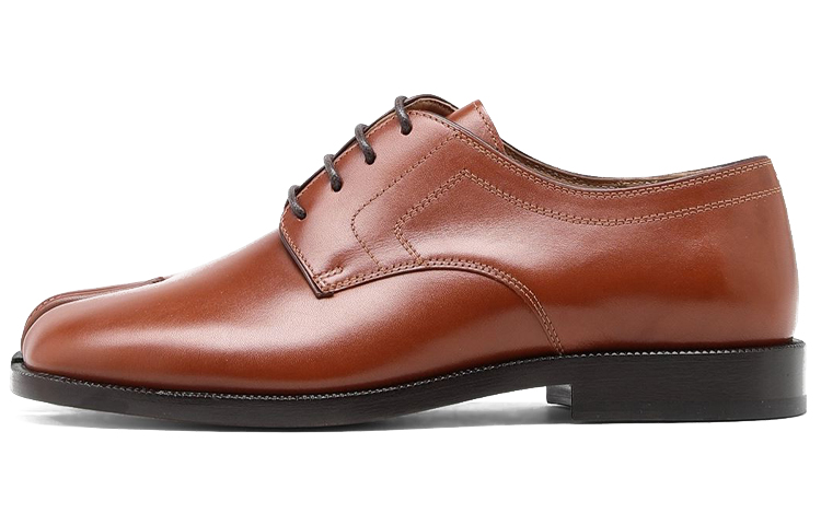 Buy (W) 메종 마르지엘라 타비 브라운 레더 슈즈 (Maison Margiela Tabi Brown Leather Shoes) S34WQ0021P3292T2250