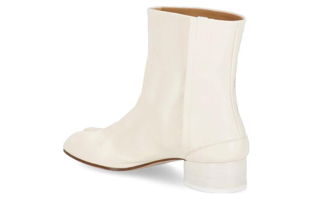 Lookbook (W) Maison Margiela Tabi ''Bottines en Peau de Mouton Blanche'' S58WU0273P3753T1003