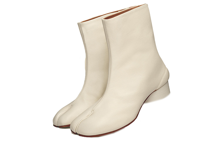 Shop (W) Maison Margiela Tabi ''Bottines en Peau de Mouton Blanche'' S58WU0273P3753T1003
