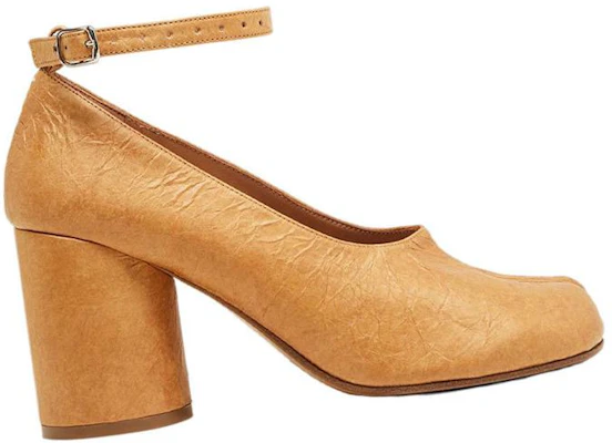 (W) Maison Margiela Tabi ''Tacco Alto Giallo con Fibbia Avvolgente'' S34WL0021P4717T2141 Lookbook (W) Maison Margiela Tabi ''Tacco Alto Giallo con Fibbia Avvolgente'' S34WL0021P4717T2141