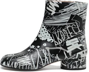 (W) メゾン マルジェラ タビブーツ "ブラック グラフィティ" S58WU0273P2948H0958 Buy (W) メゾン マルジェラ タビブーツ "ブラック グラフィティ" S58WU0273P2948H0958