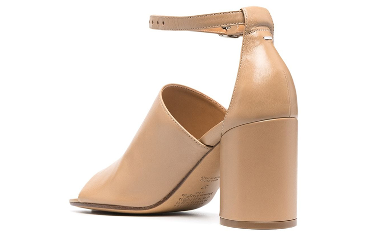 Lookbook (W) Maison Margiela Tabi Leren Lichtbruin ''Buckle Peep-Toe Fashion Sandal'' S58WP0235PR869T4091
