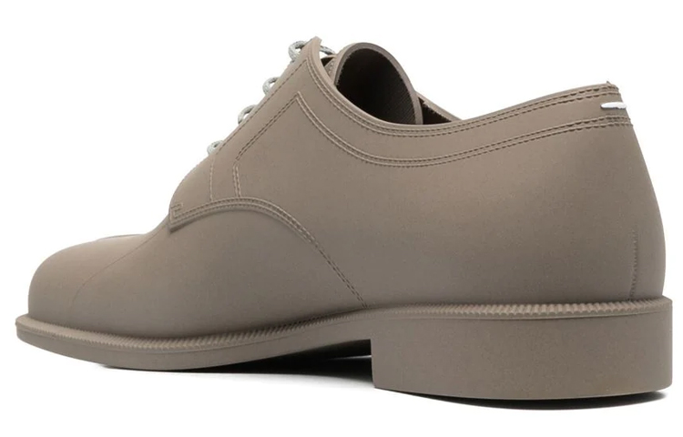 Shop Maison Margiela梅森馬吉拉 Tabi PVC 系帶低筒 布洛克鞋 女款 灰色