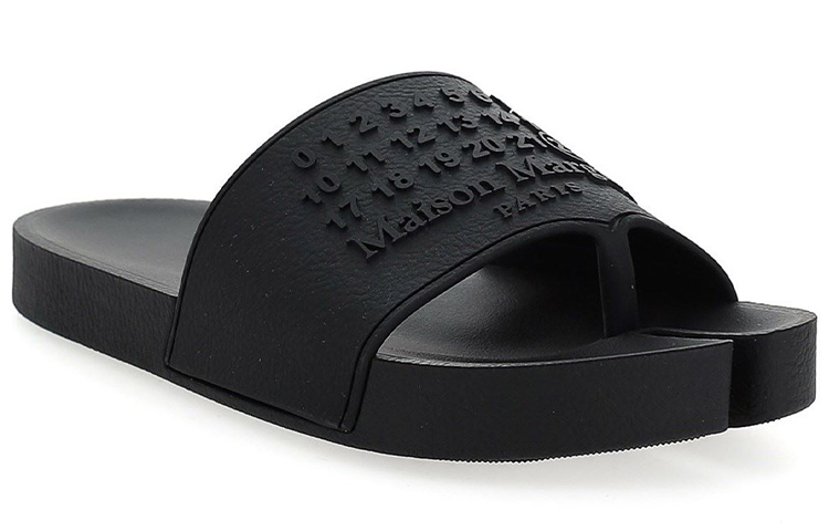 Shop Maison Margiela Tabi 分趾徽章 平底運動拖鞋 女款 黑色