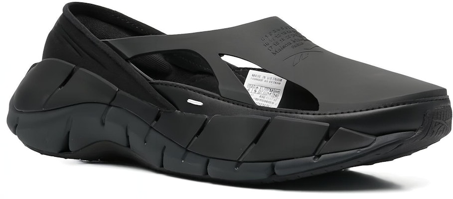 (W) 메종 마르지엘라 x 리복 타비 블랙 (Maison Margiela x Reebok Tabi Black) S58WS0205P4378T8013 Lookbook (W) 메종 마르지엘라 x 리복 타비 블랙 (Maison Margiela x Reebok Tabi Black) S58WS0205P4378T8013