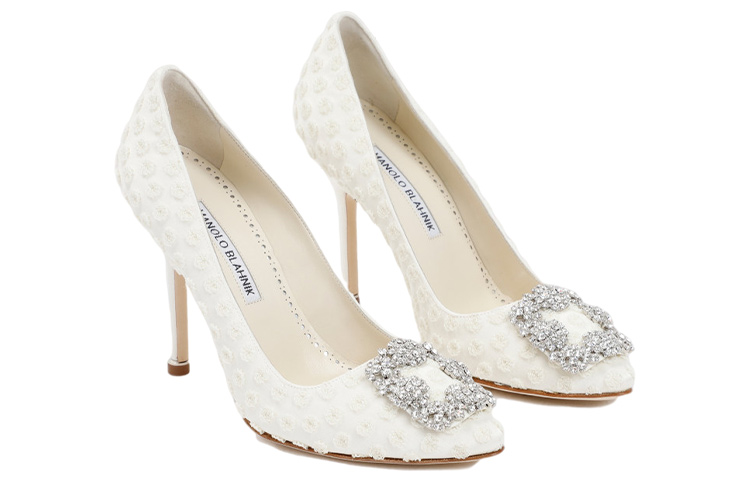 Lookbook (W) 마놀로 블라닉 항기시 105 새틴 화이트 122-2036-YEMB