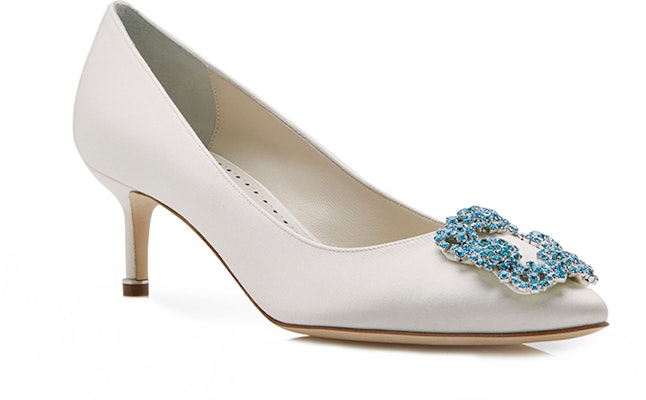 (W) Manolo Blahnik Hangisi 'Putih Bridal dengan Gesper Kristal' 9XX-0001-0002 Lookbook (W) Manolo Blahnik Hangisi 'Putih Bridal dengan Gesper Kristal' 9XX-0001-0002