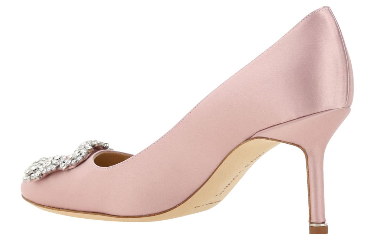 Lookbook (W) マノロ ブラニク ハンギシ ピンクサテン 9XX-0316-5113