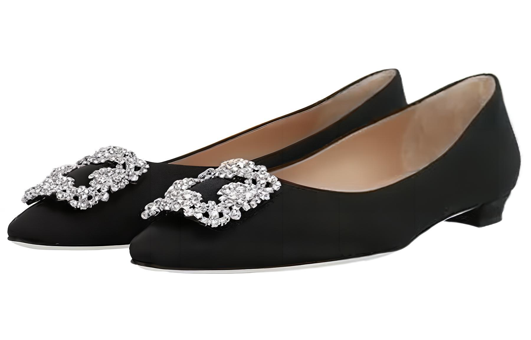 Lookbook (W) 마놀로 블라닉 항기시 검정 사틴 플랫 9XX-0755-0015