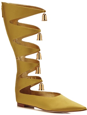 MANOLO BLAHNIK 緞面鈴鐺吊飾及膝高筒鞋 女款 黃色 Lookbook MANOLO BLAHNIK 緞面鈴鐺吊飾及膝高筒鞋 女款 黃色