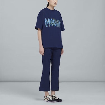 (Women) MARNI FW22 Navy Blue Logo Print Casual Short Sleeve T-Shirt. THJET49EPS-USCT95-FMB80 Purchase (Women) MARNI FW22 Navy Blue Logo Print Casual Short Sleeve T-Shirt. THJET49EPS-USCT95-FMB80