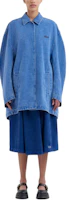 Lookbook (W) Jaket Denim Oversized MARNI Logo Patch dalam Warna Biru Indigo. JKJD0310X0USCW91-BLUE