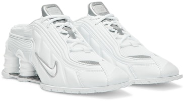 (W) Martine Rose x Nike Shox Mule MR4 'Putih Perak Metalik' DQ2401-100 Lookbook (W) Martine Rose x Nike Shox Mule MR4 'Putih Perak Metalik' DQ2401-100