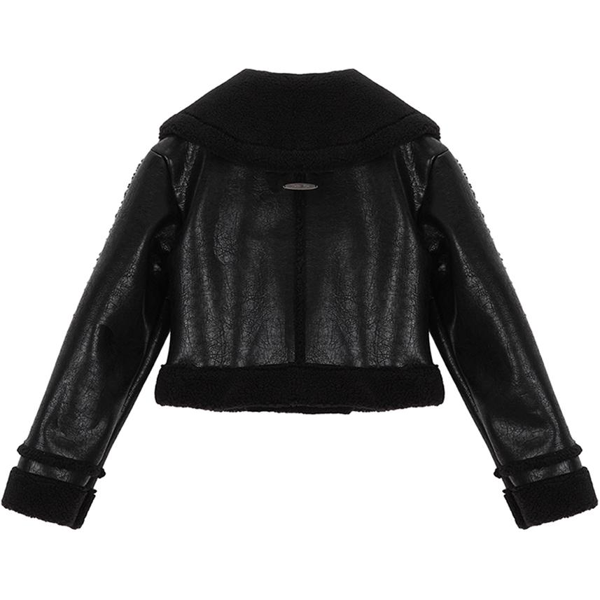 Lookbook (W) MATIN KIM Jaket Kulit Pendek Hitam Wanita Unisex Desain Elegan. MK239NJP057MBB