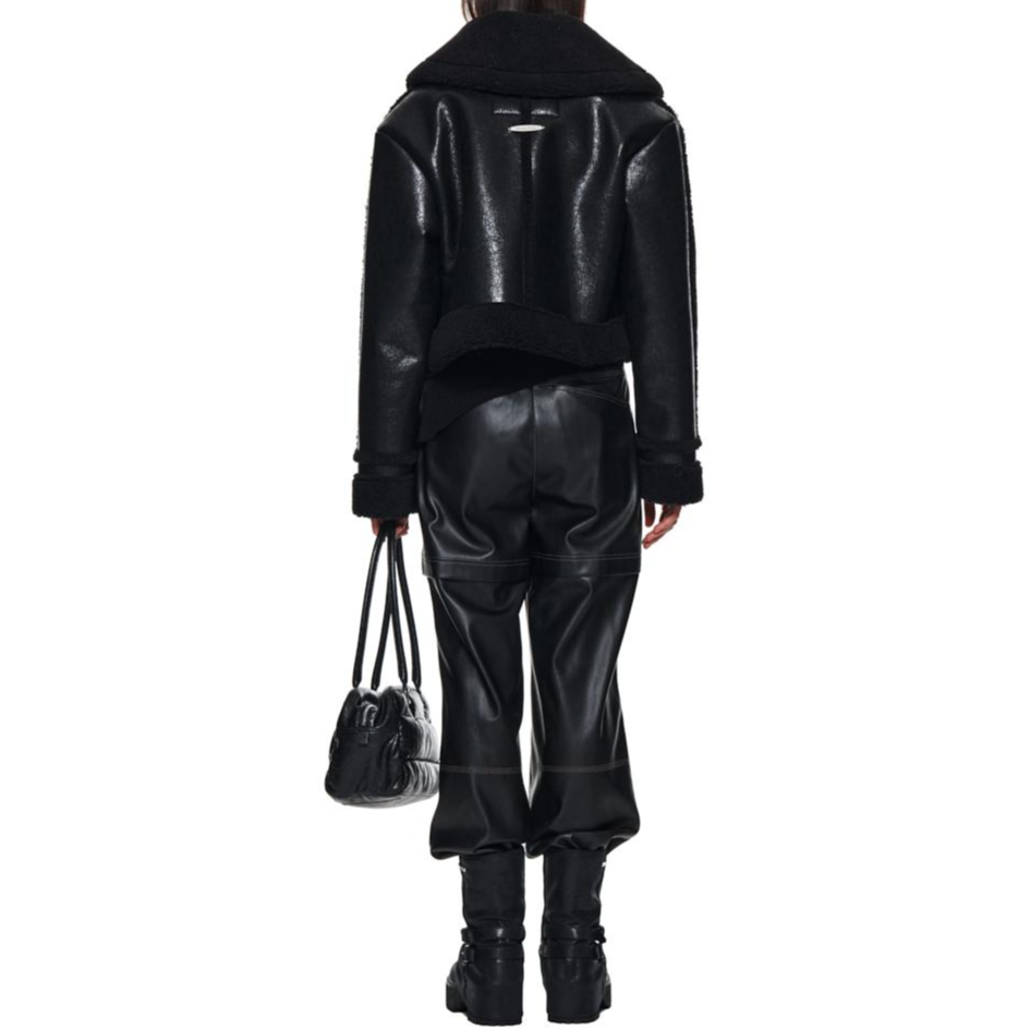 Sizing (W) MATIN KIM Jaket Kulit Pendek Hitam Wanita Unisex Desain Elegan. MK239NJP057MBB