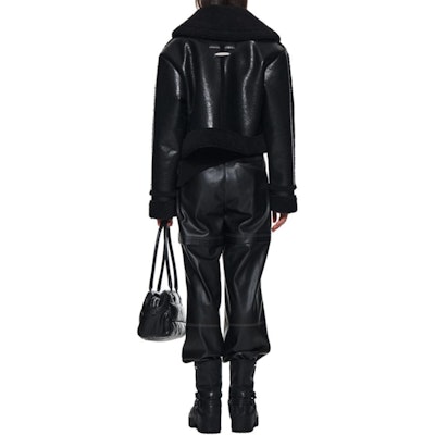 (W) MATIN KIM Jaket Kulit Pendek Hitam Wanita Unisex Desain Elegan. MK239NJP057MBB Sizing (W) MATIN KIM Jaket Kulit Pendek Hitam Wanita Unisex Desain Elegan. MK239NJP057MBB