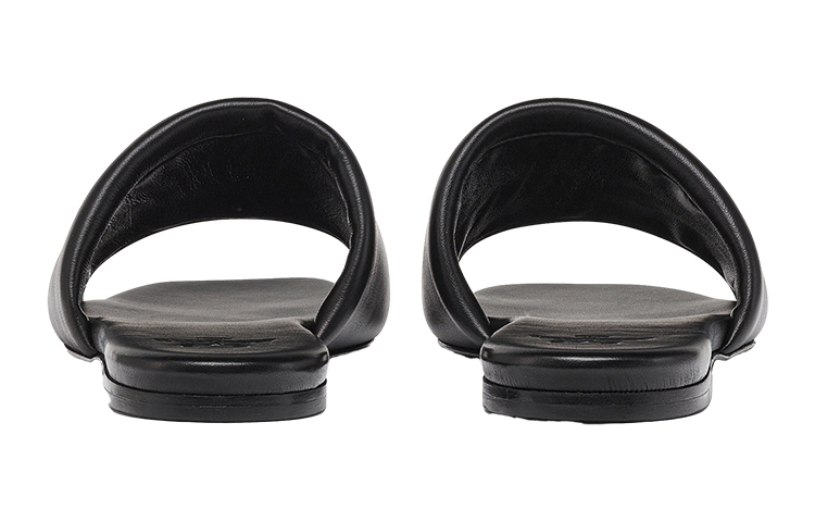 Shop MCM Collection 簡約平底 一字拖鞋 女款 黑色