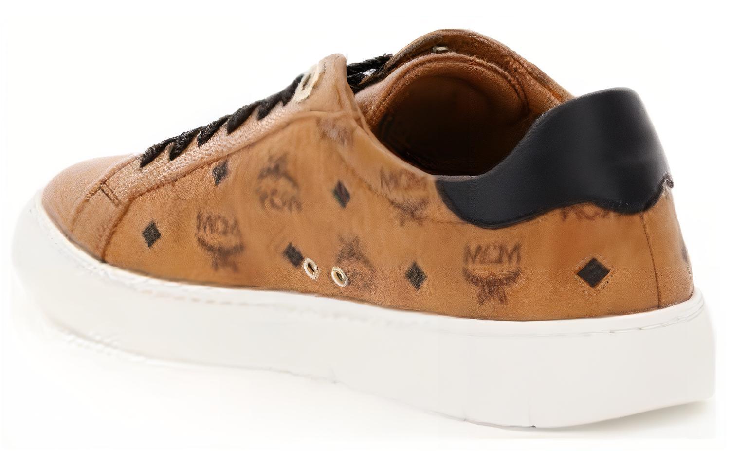 Shop MCM Terrain Derby 低幫小牛皮時尚板鞋 女款 棕色