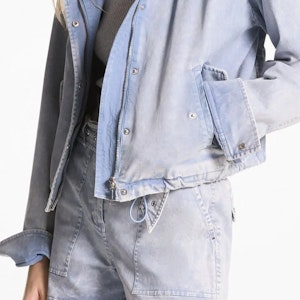 (W) Michael Kors SS24 Jaket Hoodie Denim Cuci Biru Muda dengan Resleting. MS420EAE72-424 Shop (W) Michael Kors SS24 Jaket Hoodie Denim Cuci Biru Muda dengan Resleting. MS420EAE72-424