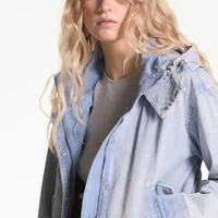 Purchase (W) Michael Kors SS24 淺藍洗水牛仔拉鍊連帽外套。 MS420EAE72-424