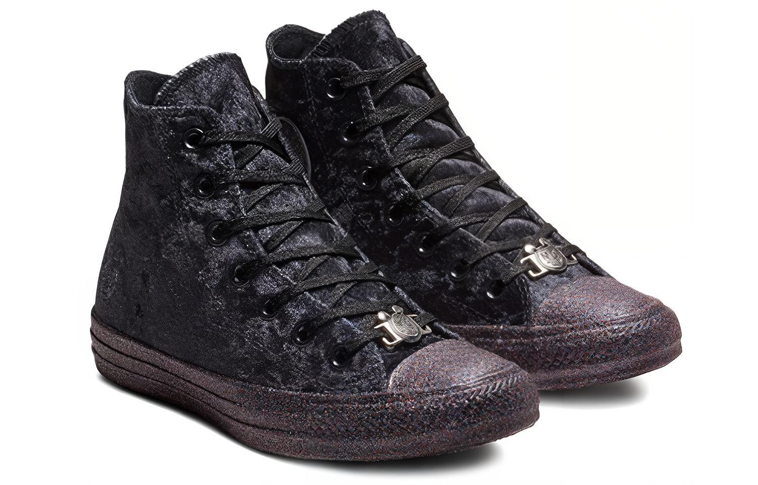 Lookbook (W) Miley Cyrus x Converse Chuck Taylor All Star Hi 'Hitam Perak' 563723C