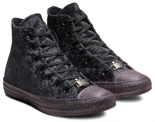 (W) Miley Cyrus x Converse Chuck Taylor All Star Hi 'Hitam Perak' 563723C Lookbook (W) Miley Cyrus x Converse Chuck Taylor All Star Hi 'Hitam Perak' 563723C