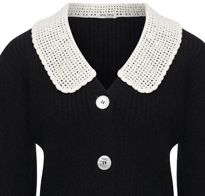 (W) MIU MIU Hitam Kardigan Lengan Pendek Knit dengan Kolar Kontras. MMF487-1Y4L-F0002 Sizing (W) MIU MIU Hitam Kardigan Lengan Pendek Knit dengan Kolar Kontras. MMF487-1Y4L-F0002