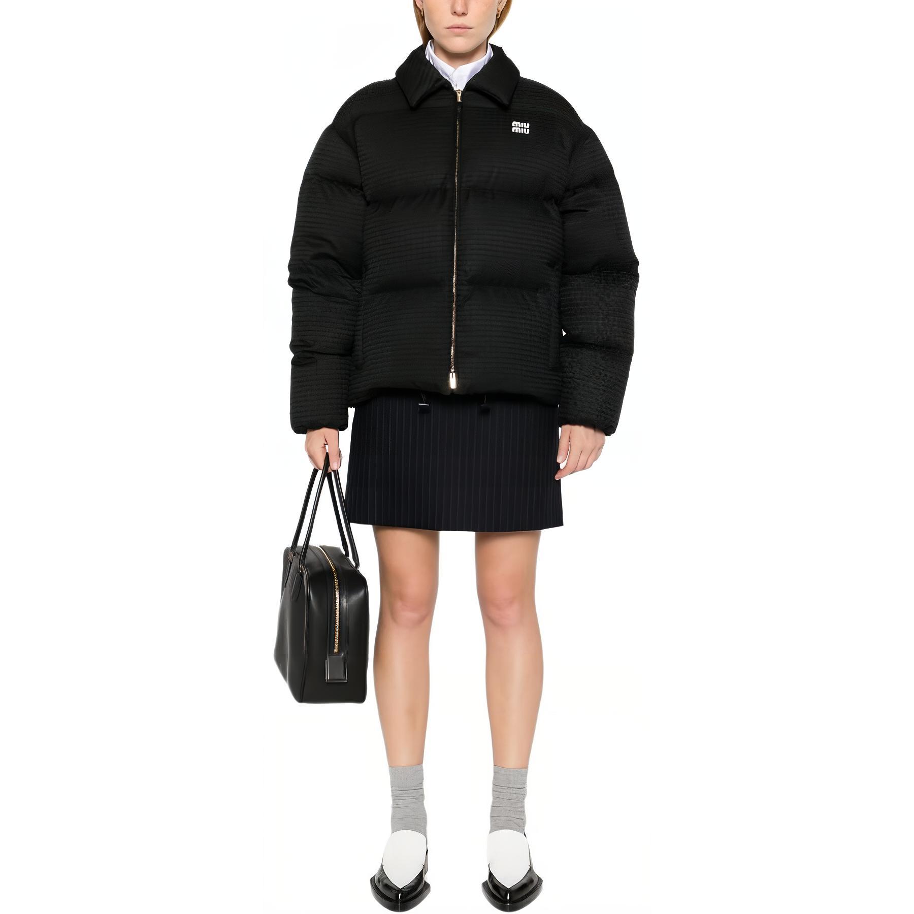 Lookbook (W) MIU MIU 黑色Logo拼貼翻領長袖外套。 ML1082-15PR-F0002-S-OOO