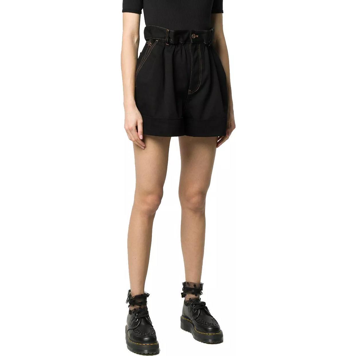 Lookbook (W) MIU MIU Shorts de Mezclilla Anchos Negros estilo Paperbag. MP137-7672-F0002