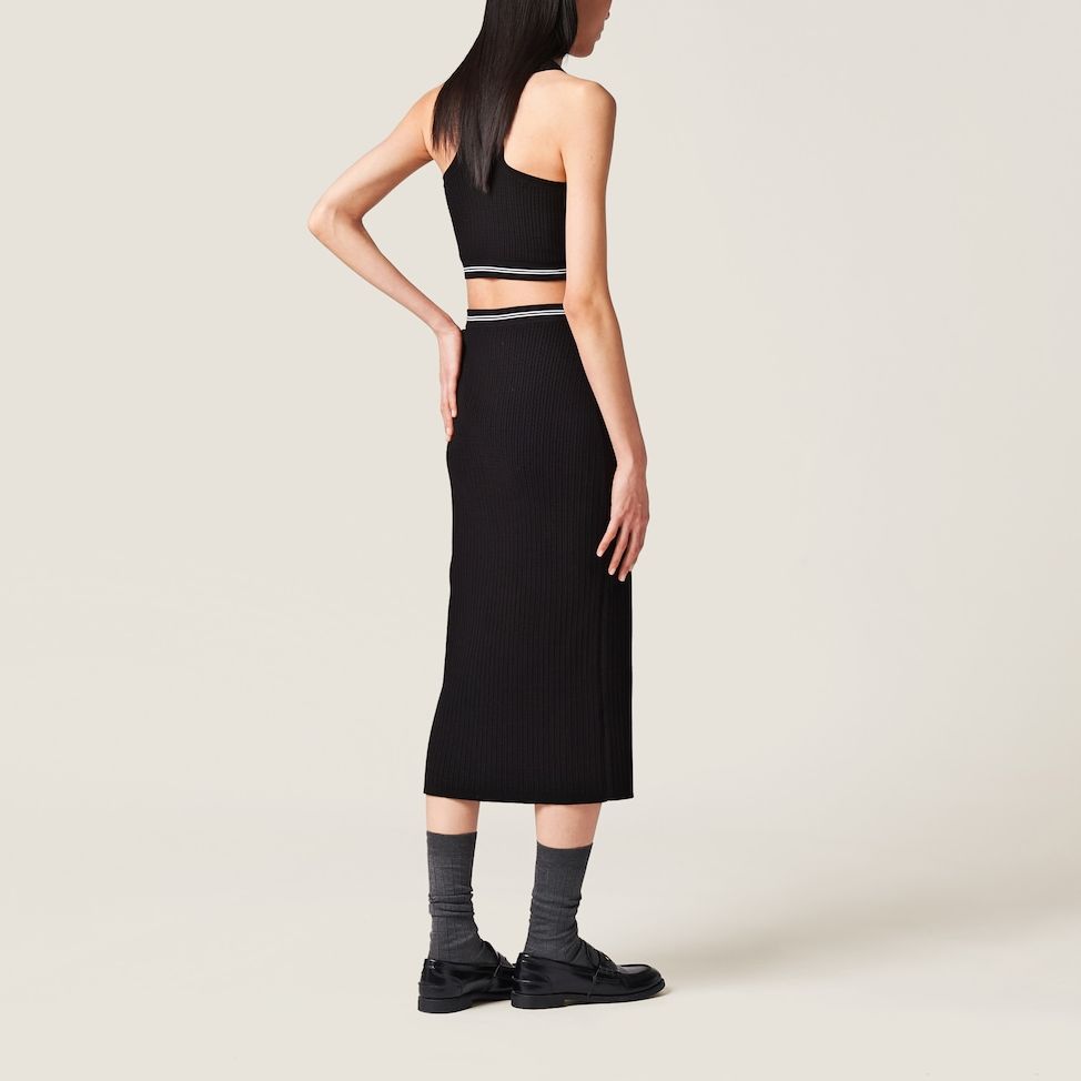 Shop (W) MIU MIU Tank Top Hitam Slim-Fit Tanpa Lengan dengan Logo Cetakan. MMV095-1U7Q-F0002-S-232