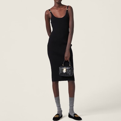 (W) MIU MIU 黑色无袖修身休闲连衣裙。 MMA845-13WV-F0002-S-OOO Lookbook (W) MIU MIU 黑色无袖修身休闲连衣裙。 MMA845-13WV-F0002-S-OOO