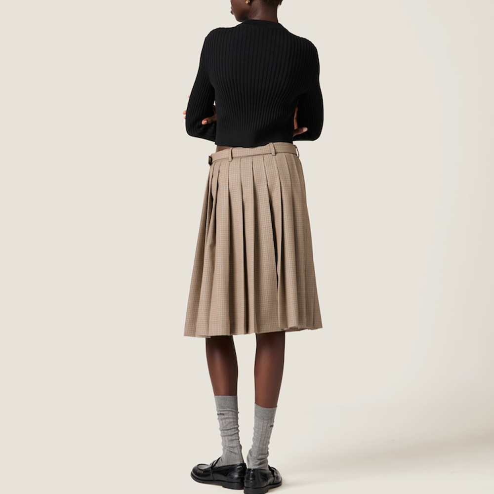 Shop (W) MIU MIU 黑色V领logo图案长袖针织衫 SS24. MML832-12Y8-F0002-S-232