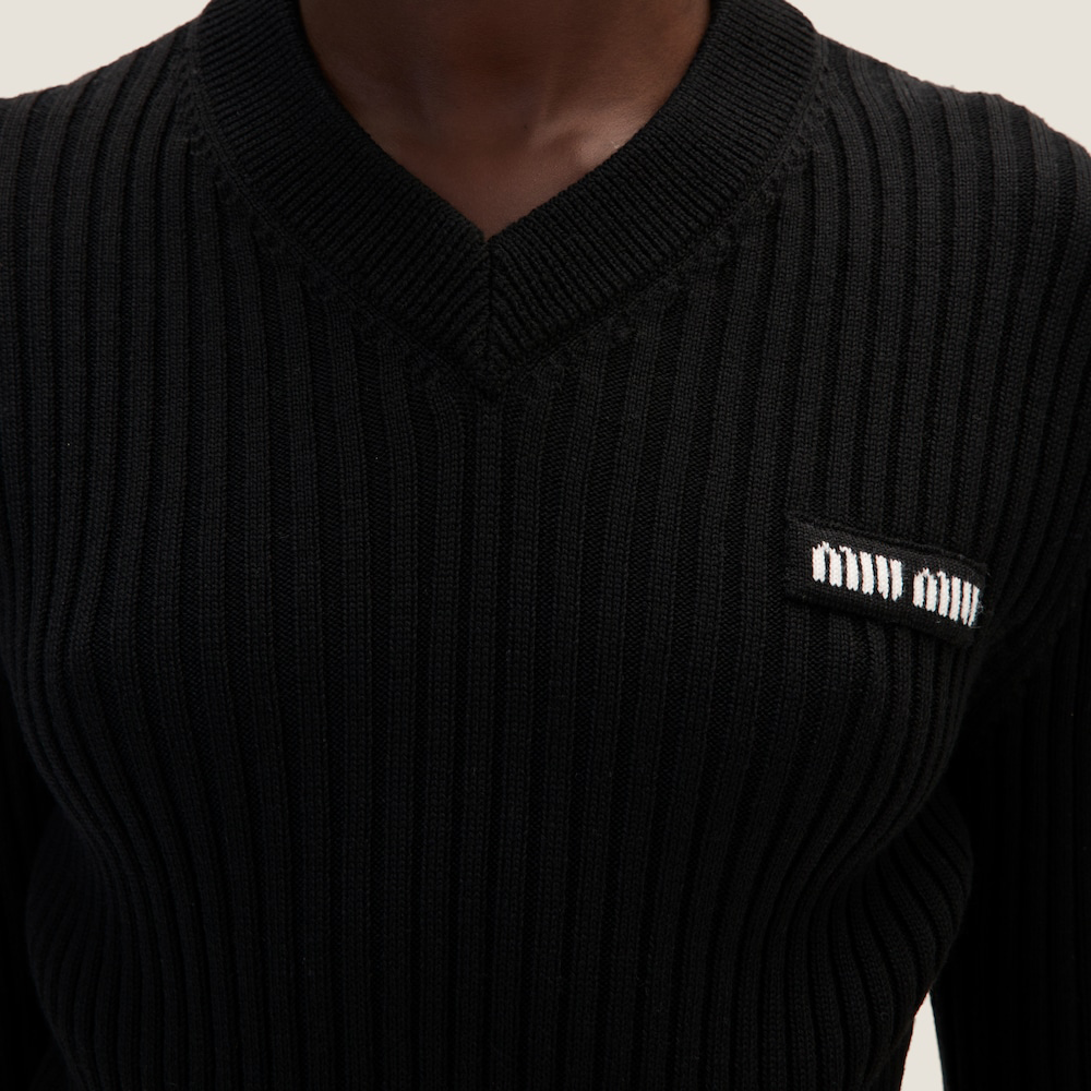 Details for (W) MIU MIU 黑色V领logo图案长袖针织衫 SS24. MML832-12Y8-F0002-S-232