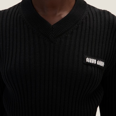(W) MIU MIU 黑色V领logo图案长袖针织衫 SS24. MML832-12Y8-F0002-S-232 Details for (W) MIU MIU 黑色V领logo图案长袖针织衫 SS24. MML832-12Y8-F0002-S-232