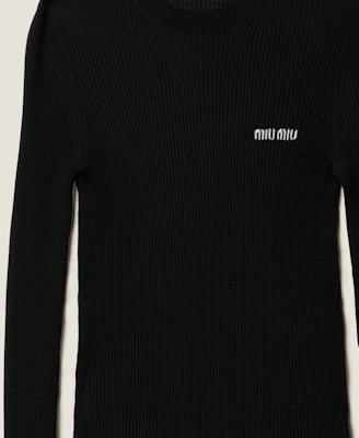 (W) MIU MIU 黑色V领logo图案长袖针织衫 SS24. MML832-12Y8-F0002-S-232 Sizing (W) MIU MIU 黑色V领logo图案长袖针织衫 SS24. MML832-12Y8-F0002-S-232