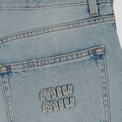 (W) MIU MIU Jeans Denim Biru Mid-Rise Loose Fit dengan Kantong Beresleting. GWP503-14QU-F0013 Shop (W) MIU MIU Jeans Denim Biru Mid-Rise Loose Fit dengan Kantong Beresleting. GWP503-14QU-F0013