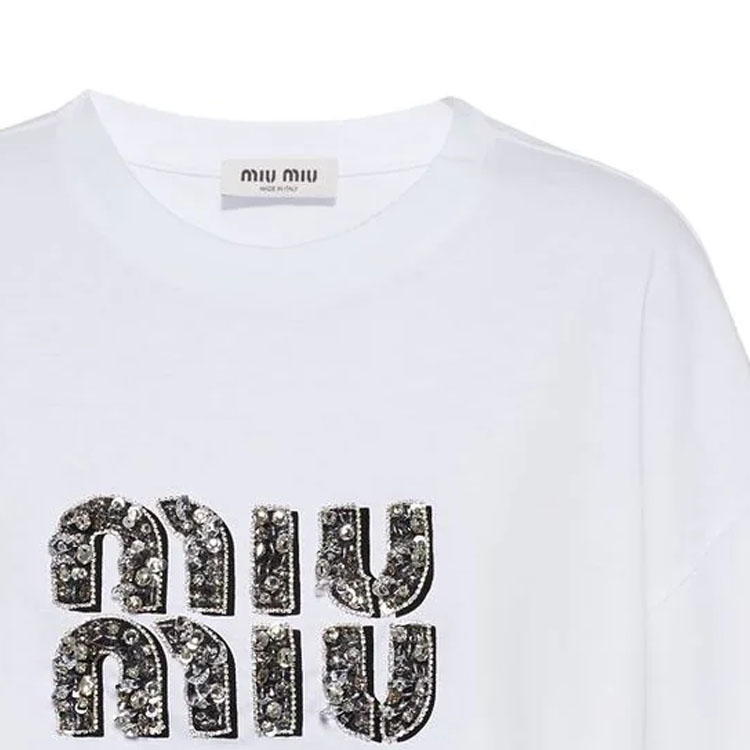 Sizing (W) MIU MIU Kaos Putih Lengan Pendek Cetak Huruf Kasual. MJN42612IOF0QMM