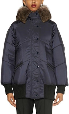 (W) 미우미우 다크 블루 퍼 칼라 컬러 블록 디자인 파카 ML500-1PTQ-F0008 Lookbook (W) 미우미우 다크 블루 퍼 칼라 컬러 블록 디자인 파카 ML500-1PTQ-F0008