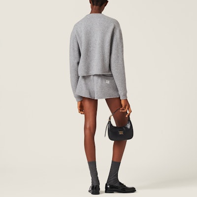 (W) MIU MIU 灰色刺绣Logo圆领毛衣. MML804-1XS9-F0031-S-232 Purchase (W) MIU MIU 灰色刺绣Logo圆领毛衣. MML804-1XS9-F0031-S-232