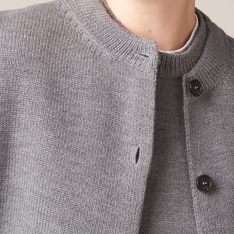 Sizing (W) MIU MIU Kardigan Rajut Kelabu dengan Logo Sulaman. MMF796-13JS-F0031-S-232