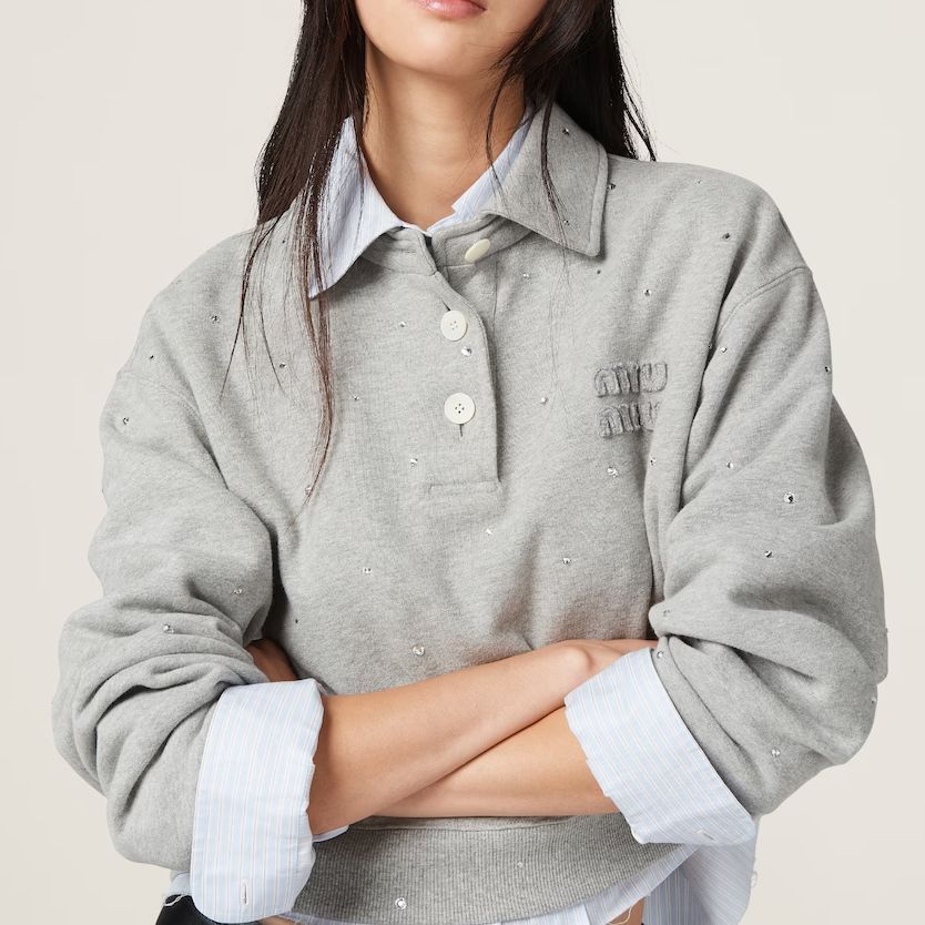 Details for (W) MIU MIU Baju Polo Lengan Panjang Kelabu dengan Sulaman Huruf. MJL976-133K-F0031-S-OOO