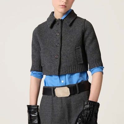 (W) ミュウミュウ グレー ショートスリーブ フィット ニットカーディガン. MMJ113-15RT-F0480-S-OOO Lookbook (W) ミュウミュウ グレー ショートスリーブ フィット ニットカーディガン. MMJ113-15RT-F0480-S-OOO