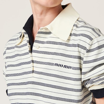 (W) MIU MIU Baju Polo Lengan Panjang Berjalur Gading dengan Logo dan Butang. MML951-140V-F0304-S-OOO Purchase (W) MIU MIU Baju Polo Lengan Panjang Berjalur Gading dengan Logo dan Butang. MML951-140V-F0304-S-OOO