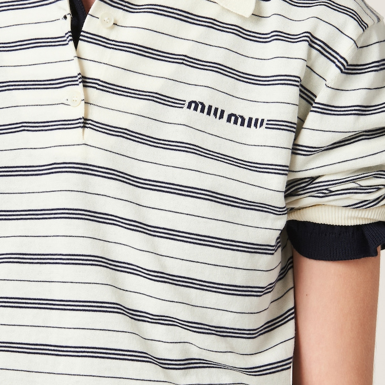 Sizing (W) MIU MIU Baju Polo Lengan Panjang Berjalur Gading dengan Logo dan Butang. MML951-140V-F0304-S-OOO