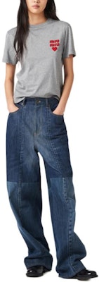 (W) 缪缪标志刺绣灰色圆领T恤 SS24 MJN499-13VL-F0031-S-WMO Lookbook (W) 缪缪标志刺绣灰色圆领T恤 SS24 MJN499-13VL-F0031-S-WMO