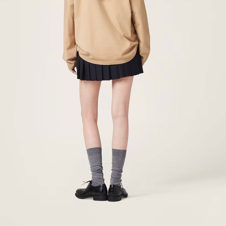 Sizing (W) MIU MIU 白色刺绣标志宽松长袖T恤。 MJL017-14RR-F0627-S-OOO