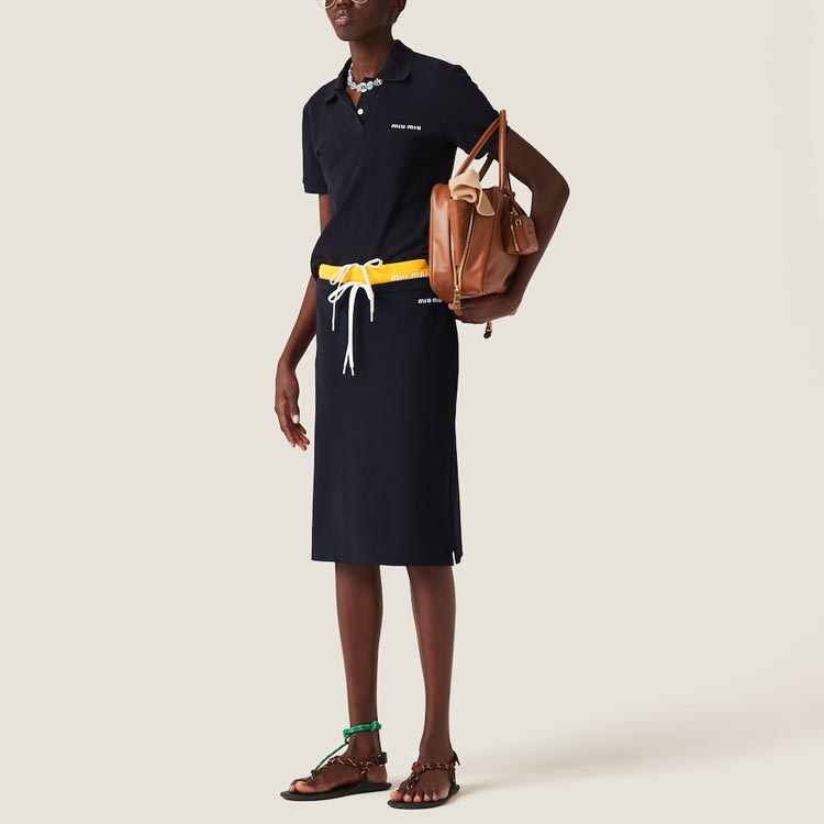 Lookbook (W) MIU MIU ネイビーブルー ロゴ刺繍 ミディカジュアルニットドレス. MJD209-14RW-F0008-S-OOO