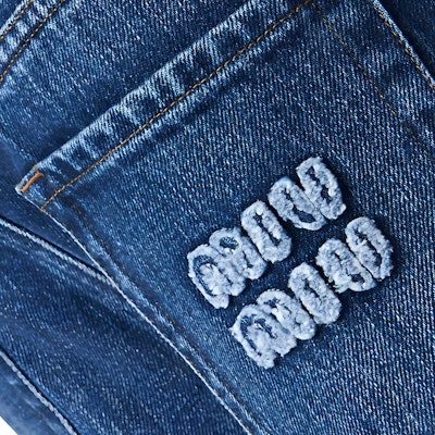 (W) MIU MIU Jeans Biru Navy Low-Waist Lurus dengan Logo Bordir. GWP435-10BF-F0008-S-OOO Details for (W) MIU MIU Jeans Biru Navy Low-Waist Lurus dengan Logo Bordir. GWP435-10BF-F0008-S-OOO