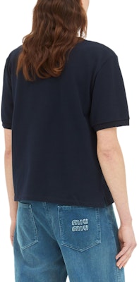 (W) MIU MIU Baju Polo Lengan Pendek Biru Navy dengan Sulaman Logo. MJN559-14RW-F0008 Lookbook (W) MIU MIU Baju Polo Lengan Pendek Biru Navy dengan Sulaman Logo. MJN559-14RW-F0008